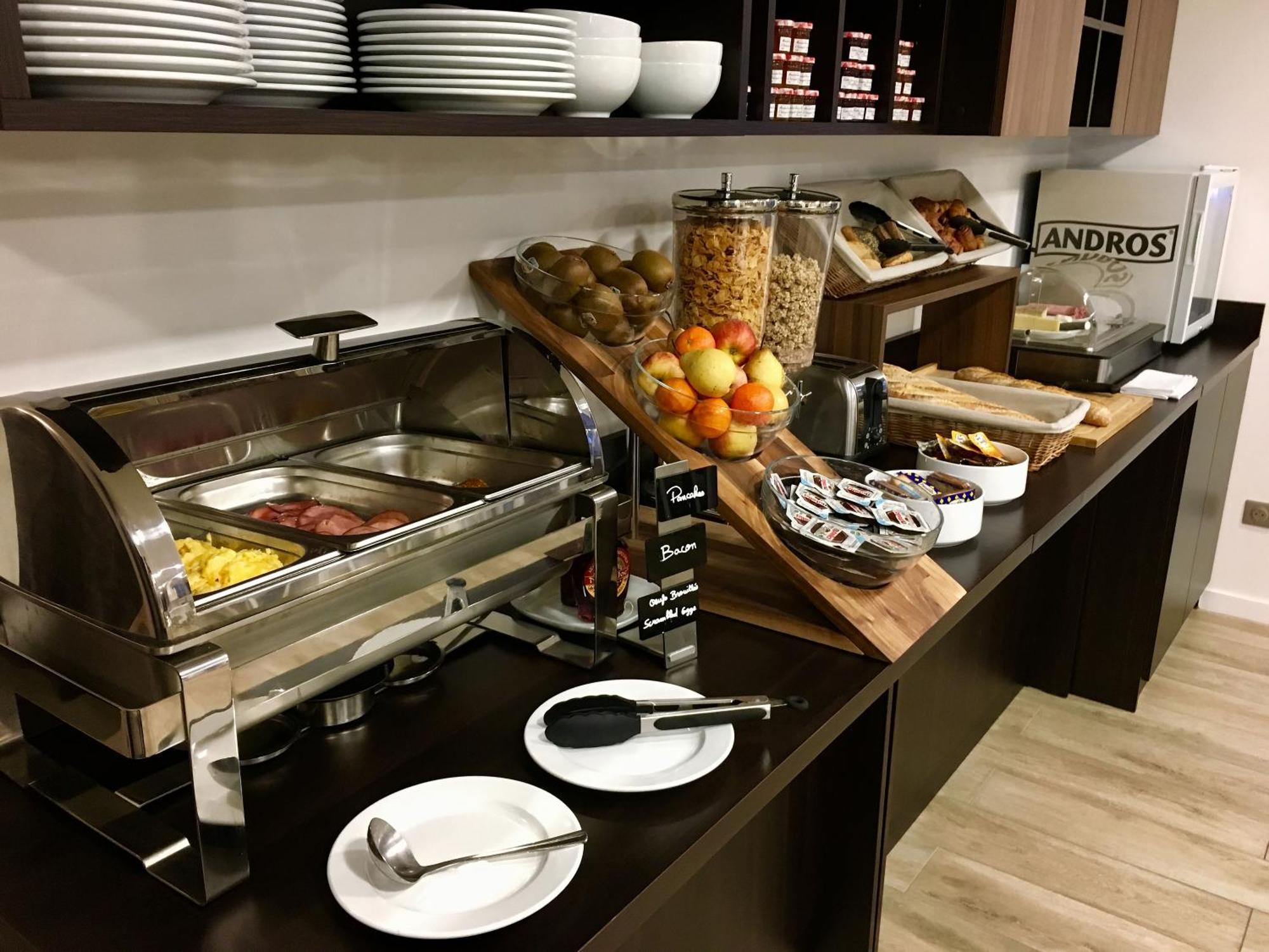 Brit Hotel Martigues Nord Екстериор снимка