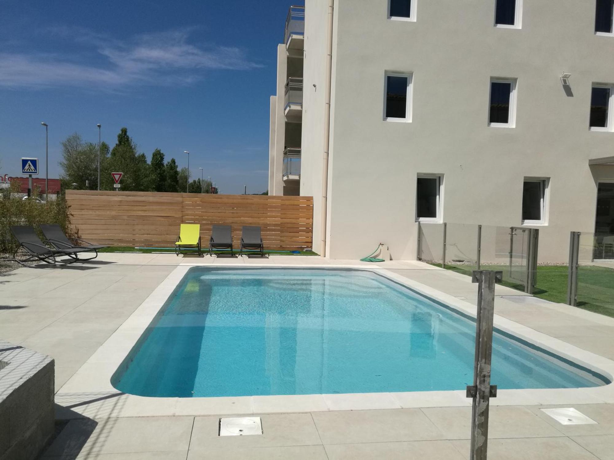 Brit Hotel Martigues Nord Екстериор снимка