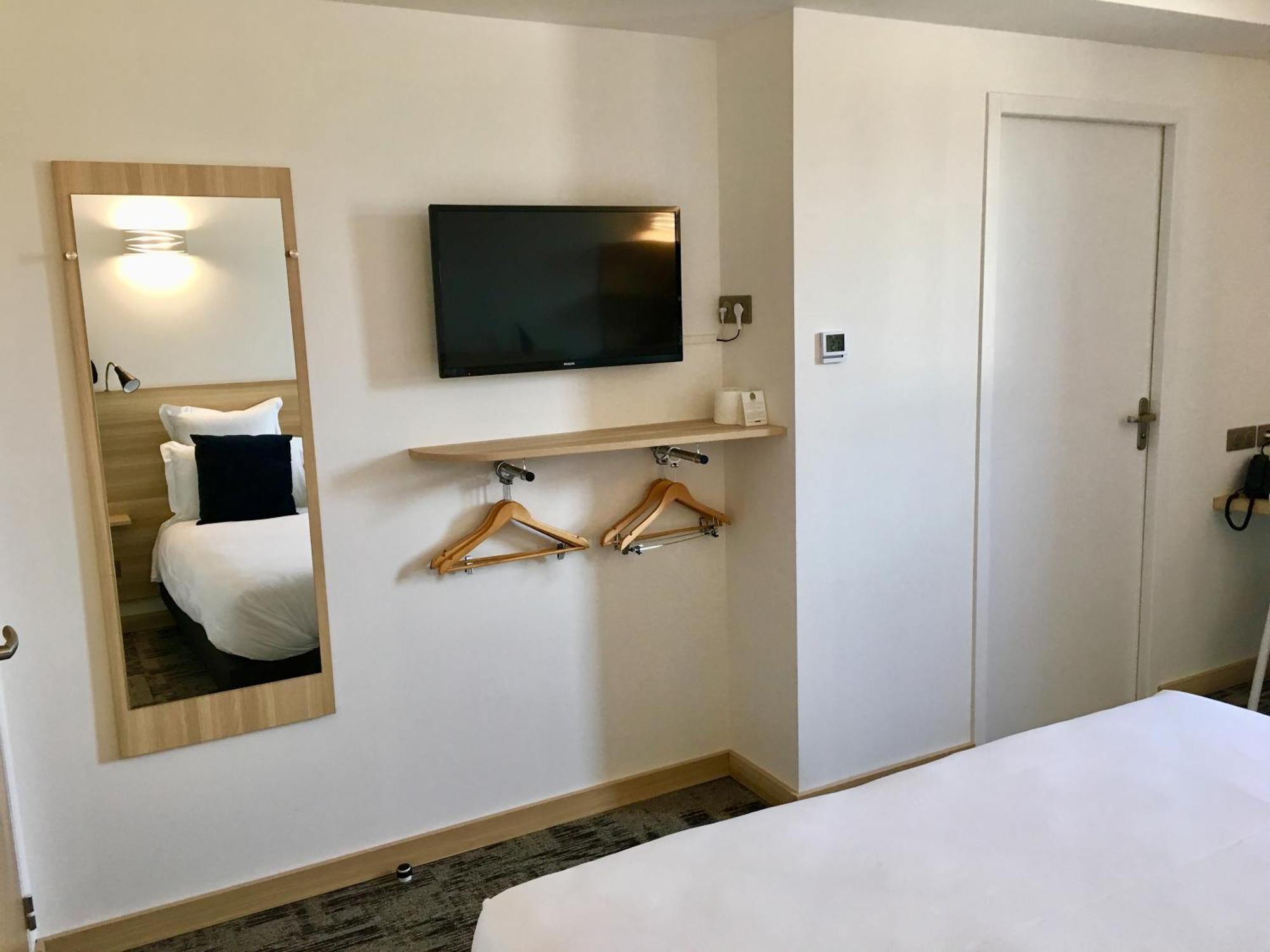 Brit Hotel Martigues Nord Екстериор снимка