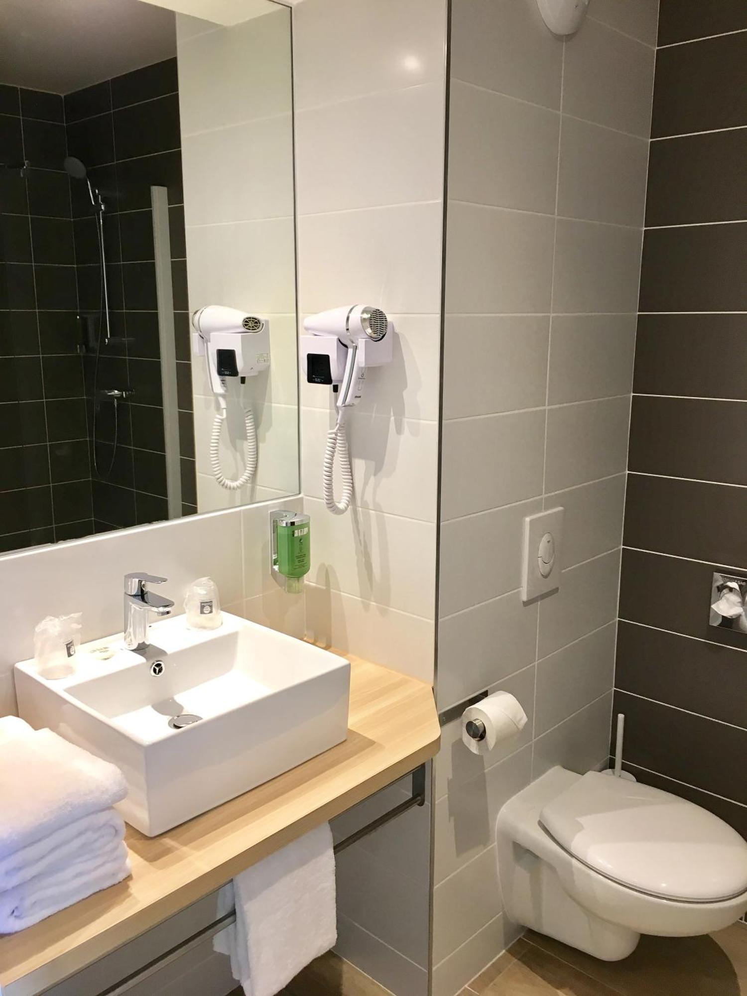 Brit Hotel Martigues Nord Екстериор снимка