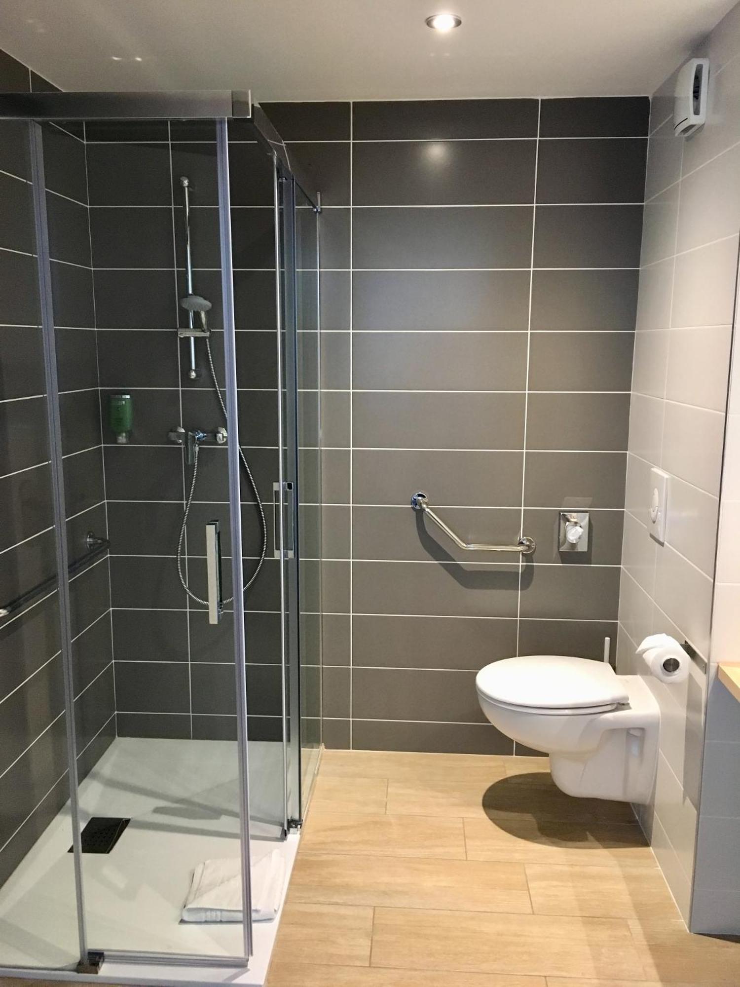 Brit Hotel Martigues Nord Екстериор снимка