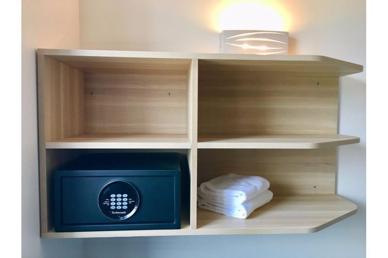 Brit Hotel Martigues Nord Екстериор снимка