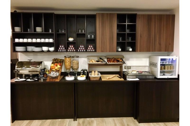 Brit Hotel Martigues Nord Екстериор снимка